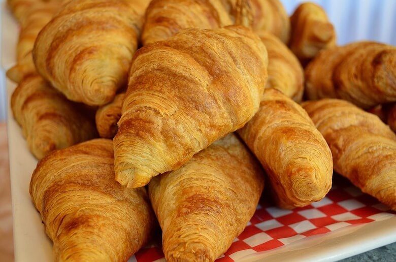 Wat is minder slecht? Een croissant of krentenbol?