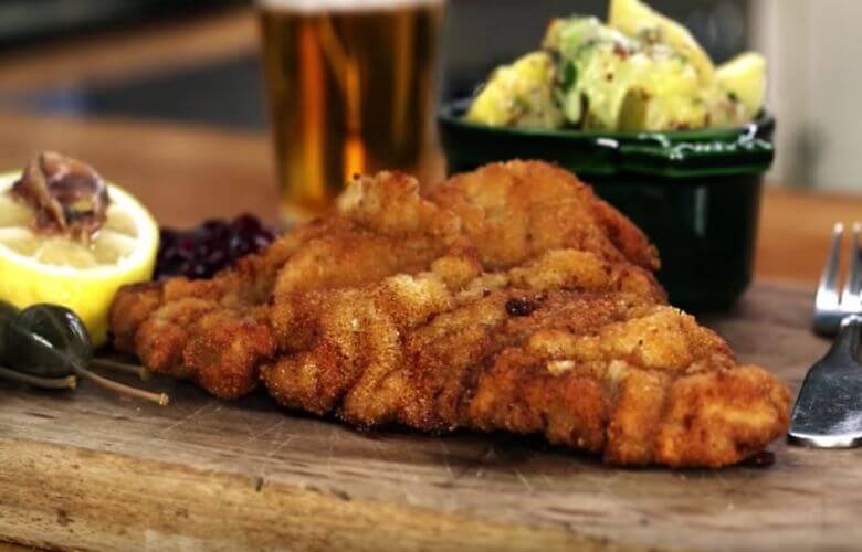 Dit is hét geheim om de perfecte Wiener Schnitzel te bakken!