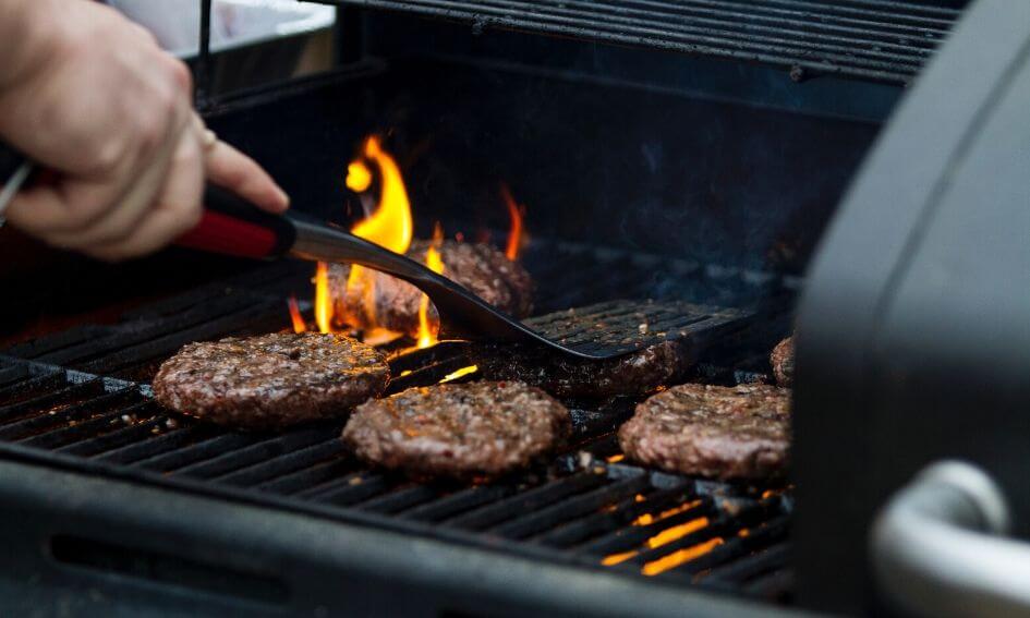 Hamburgers bakken? Deze fout maken bijna alle ongeduldige thuiskoks Hamburgers bakken? Deze fout maken bijna alle ongeduldige thuiskoks