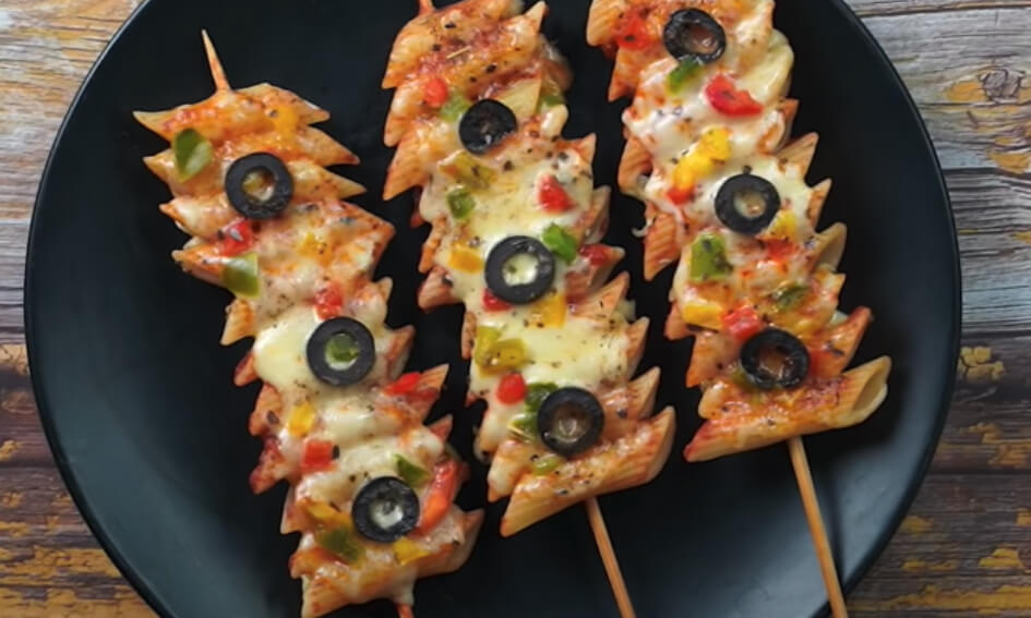 TikTokrecept pasta sticks met pizza topping