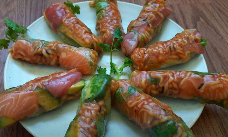 TikTokrecept spicy noodles spring rolls
