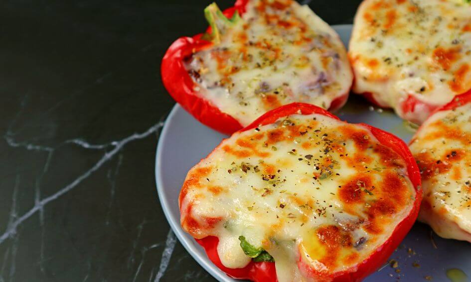 Recept: gevulde paprika's met Kip Parmezaan